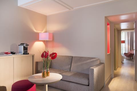 Premium bedding, in-room safe, desk, soundproofing