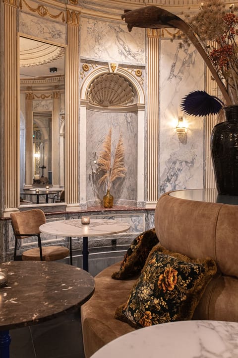 Breakfast, lunch and dinner served