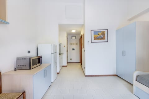 Apartment, 1 Bedroom (Gold) | Desk, laptop workspace, free WiFi