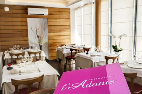 Breakfast, lunch, dinner served; French cuisine 