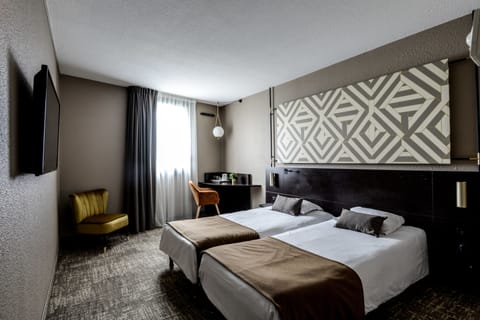 Comfort Twin Room, 2 Twin Beds, Non Smoking | Desk, laptop workspace, soundproofing, iron/ironing board