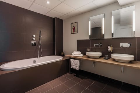 Family Suite | Premium bedding, individually decorated, individually furnished, desk