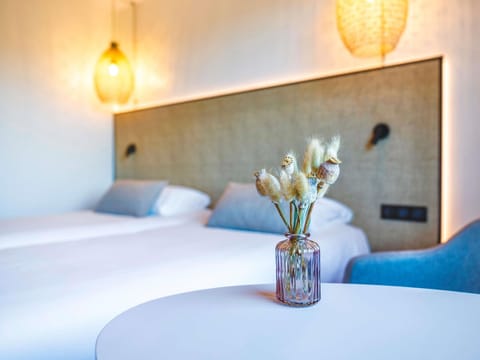 Standard Room, 2 Twin Beds | Soundproofing, free cribs/infant beds, free WiFi, bed sheets