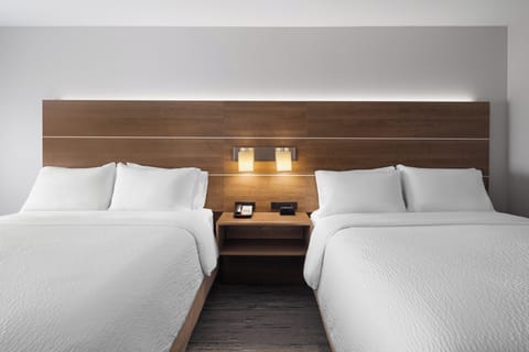 Premium bedding, in-room safe, desk, iron/ironing board