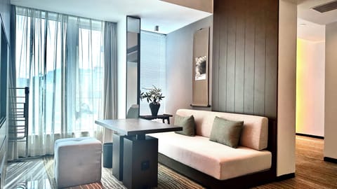 Superior Suite(King) | Premium bedding, minibar, in-room safe, individually furnished