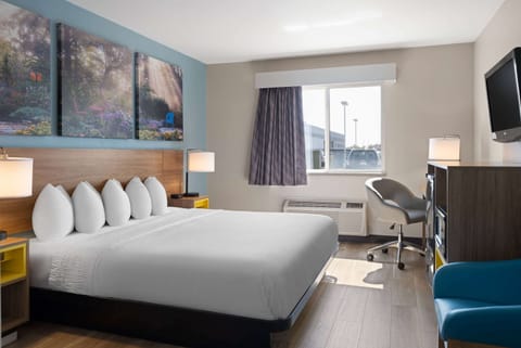 Desk, laptop workspace, iron/ironing board, free cribs/infant beds