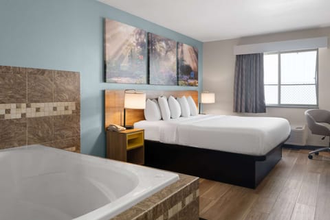 Business Room, 1 King Bed, Non Smoking | Jetted tub