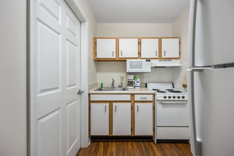 Standard Studio Suite, 1 Queen Bed | Private kitchen | Fridge, microwave