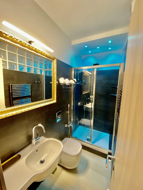 Panoramic Room, Air conditioning, Sea View | Bathroom | Shower, rainfall showerhead, free toiletries, hair dryer