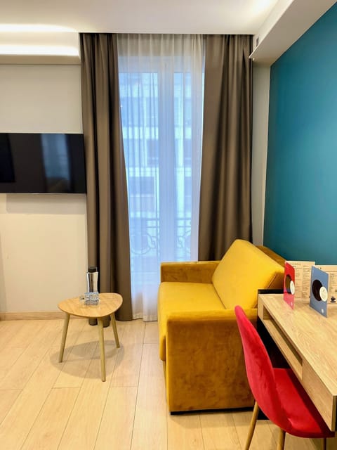 Superior Room | Select Comfort beds, in-room safe, desk, laptop workspace