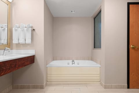 Premier Suite, 1 King Bed, Non Smoking, Jetted Tub | Bathroom | Combined shower/tub, free toiletries, hair dryer, towels