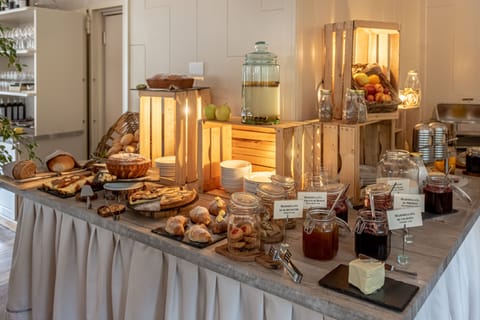 Free buffet breakfast