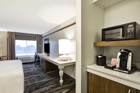 Premium bedding, iron/ironing board, free WiFi, bed sheets