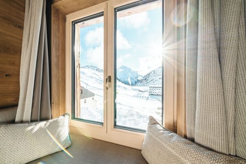 Panoramic Double Room, Mountain View | Hypo-allergenic bedding, minibar, in-room safe, desk