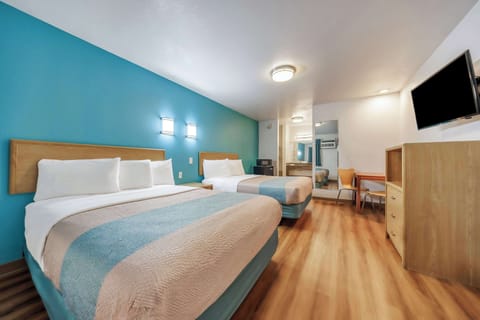 Blackout drapes, free WiFi, bed sheets, alarm clocks