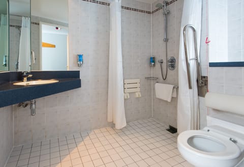 Standard Room, 1 Double Bed, Accessible (with Free Hot Breakfast) | Bathroom | Shower, eco-friendly toiletries, hair dryer, towels