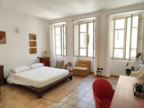 Deluxe Room | Egyptian cotton sheets, down comforters, desk, laptop workspace