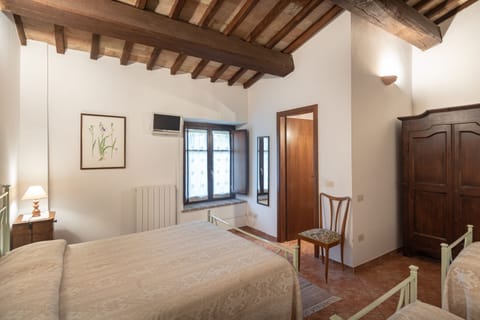 Quadruple Room | Individually furnished, desk, blackout drapes, soundproofing