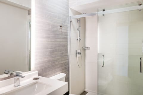 Combined shower/tub, eco-friendly toiletries, hair dryer, towels