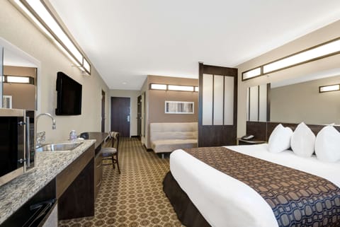 Room, 1 Queen Bed, Accessible, Non Smoking (Roll-In Shower) | In-room safe, desk, iron/ironing board, free WiFi