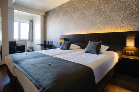 In-room safe, desk, laptop workspace, free WiFi