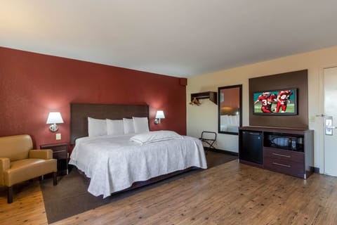 Deluxe Room, 1 King Bed (Smoke Free) | Desk, blackout drapes, cribs (free), WiFi (free)