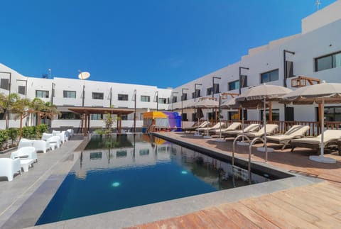 Outdoor pool, sun loungers