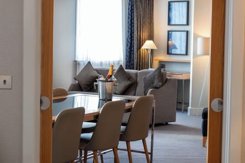 Suite | Living area | TV