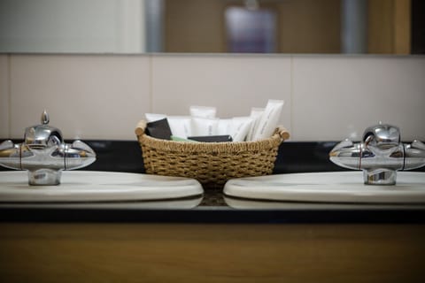 Deluxe Suite, 1 King Bed, Non Smoking | In-room safe, desk, iron/ironing board, free WiFi