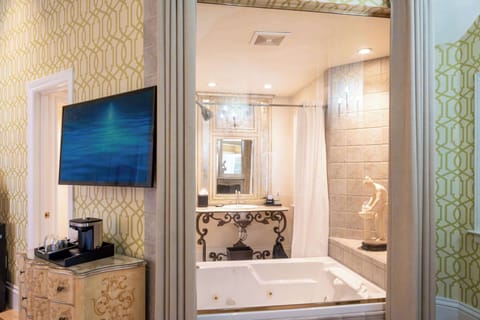 Free toiletries, hair dryer, bathrobes, towels