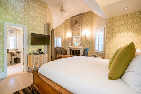 Signature Suite, 1 King Bed, Balcony | 1 bedroom, premium bedding, pillowtop beds, individually decorated