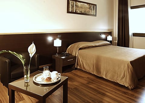 Junior Suite | Minibar, in-room safe, desk, soundproofing