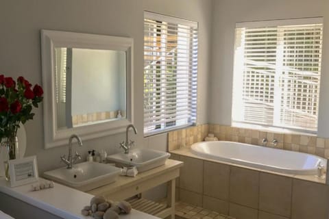 Honeymoon Room (Sea Facing Suite -Honeymoon) | Bathroom | Designer toiletries, hair dryer, bathrobes, slippers