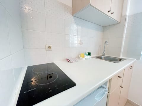 Standard Studio, Kitchenette (Double) | Private kitchenette | Fridge, electric kettle, ice maker
