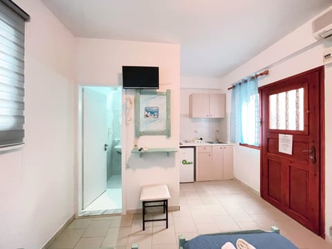 Standard Studio, Kitchenette (Double) | In-room safe, individually decorated, individually furnished