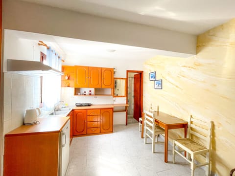 Family Studio | Private kitchen | Fridge, electric kettle, ice maker