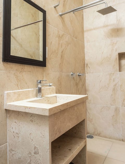 Superior Room | Bathroom | Shower, towels, shampoo, toilet paper