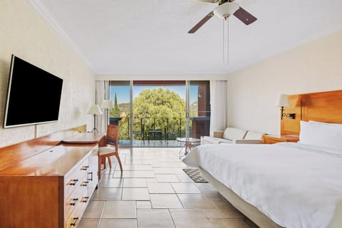 Pillowtop beds, in-room safe, desk, laptop workspace