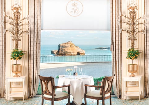 3 restaurants; breakfast, lunch, dinner, and brunch served