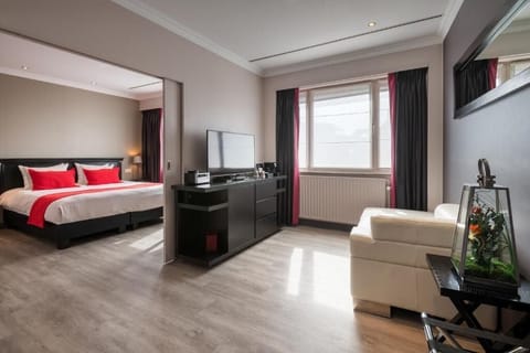 Executive Double Room, 1 King Bed | Premium bedding, in-room safe, individually furnished, desk