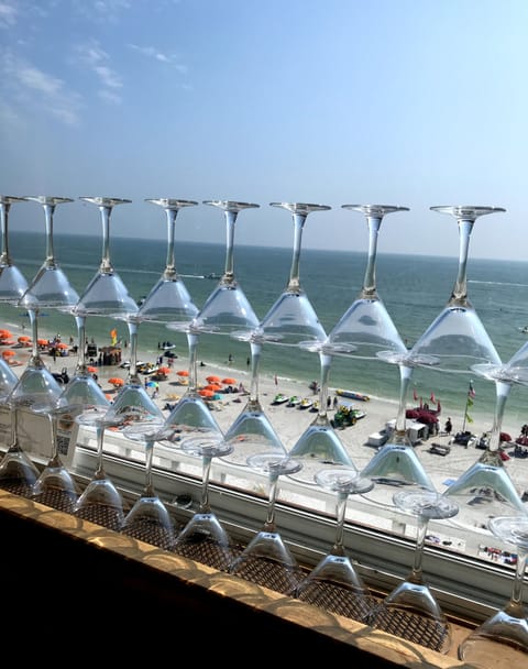3 restaurants; breakfast, lunch, dinner, and brunch served