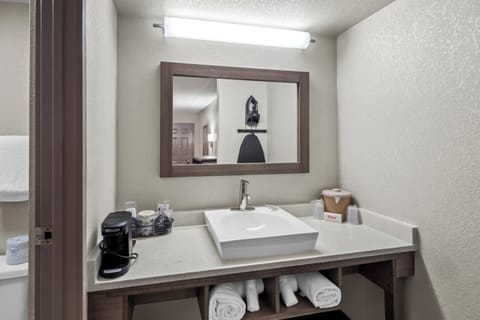 Superior Room, 1 King Bed, Non Smoking | Bathroom | Bathtub, free toiletries, towels