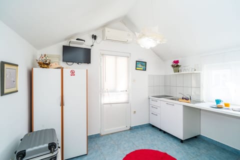 Studio Apartment with Ensuite For 1 | Private kitchen | Electric kettle