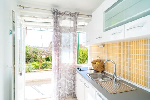 Studio Apartment with Ensuite For 1 | Private kitchen | Electric kettle