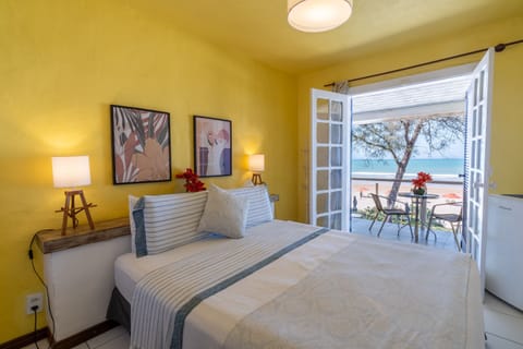 Superior Suite | Minibar, bed sheets