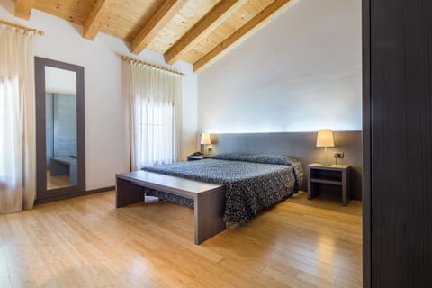 Family Room | Minibar, in-room safe, desk, free WiFi