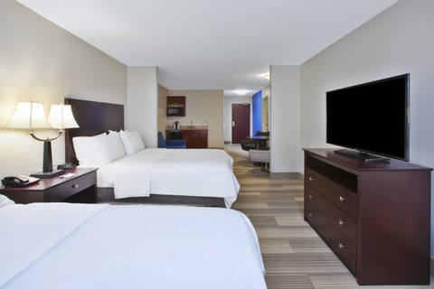 Suite, Multiple Beds (Extra Floor Space) | Desk, blackout drapes, iron/ironing board, cribs (free)