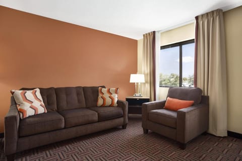 Studio Suite, 1 King Bed, Non Smoking | Desk, laptop workspace, iron/ironing board, rollaway beds (surcharge)