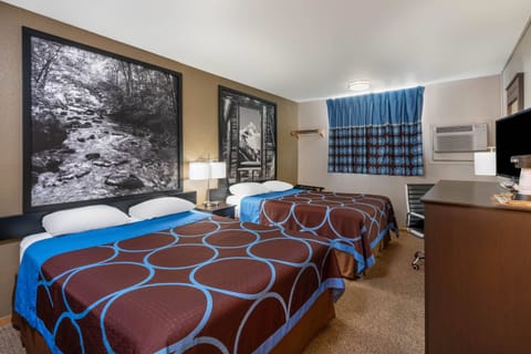 Premium bedding, desk, blackout drapes, soundproofing