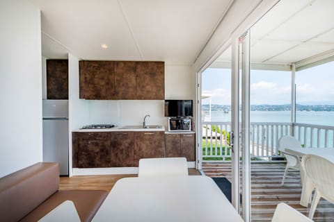 Blackout drapes, free WiFi, bed sheets